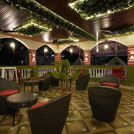 Palm Springs Beach Resort - Gorai 孟买 外观 照片
