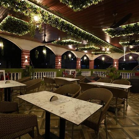 Palm Springs Beach Resort - Gorai 孟买 外观 照片