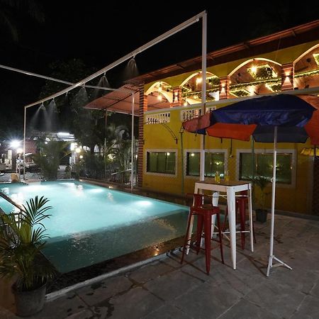 Palm Springs Beach Resort - Gorai 孟买 外观 照片