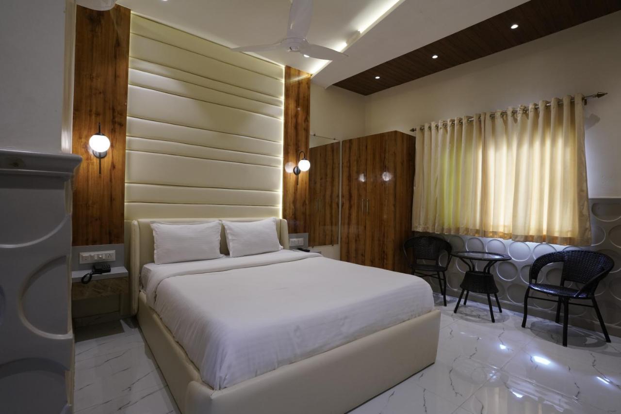 Palm Springs Beach Resort - Gorai 孟买 外观 照片