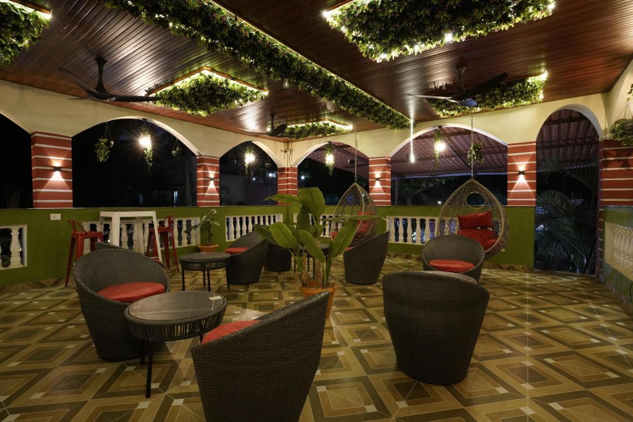 Palm Springs Beach Resort - Gorai 孟买 外观 照片