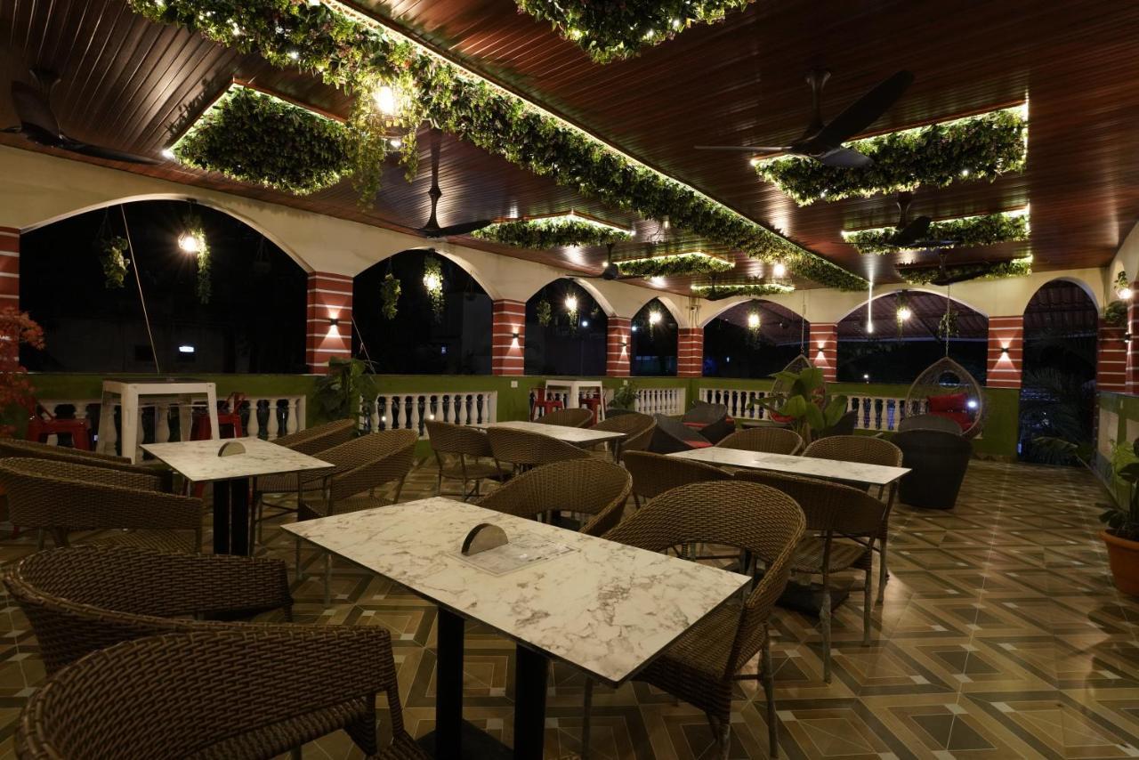 Palm Springs Beach Resort - Gorai 孟买 外观 照片
